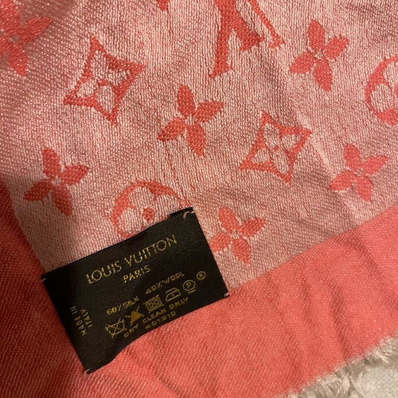 Louis Vuitton Monogram Shawl - Picture 3 of 5